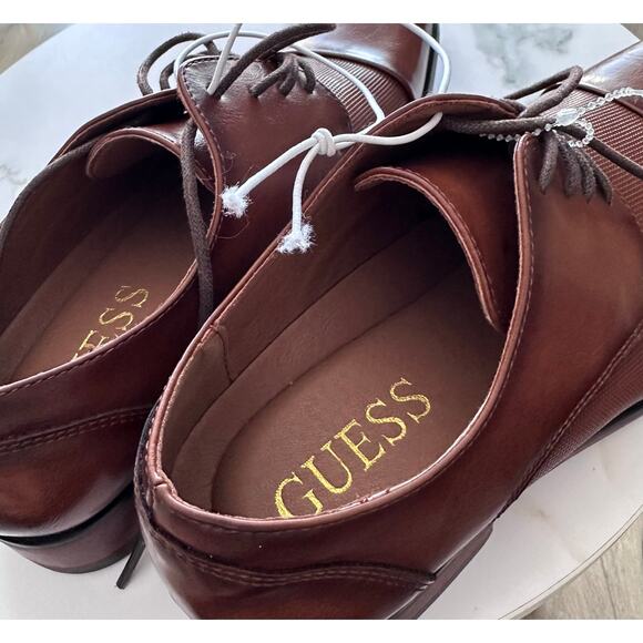 Guess Shelly Cognac color cap toe dress shoe Mens Size 7.5 main image 9